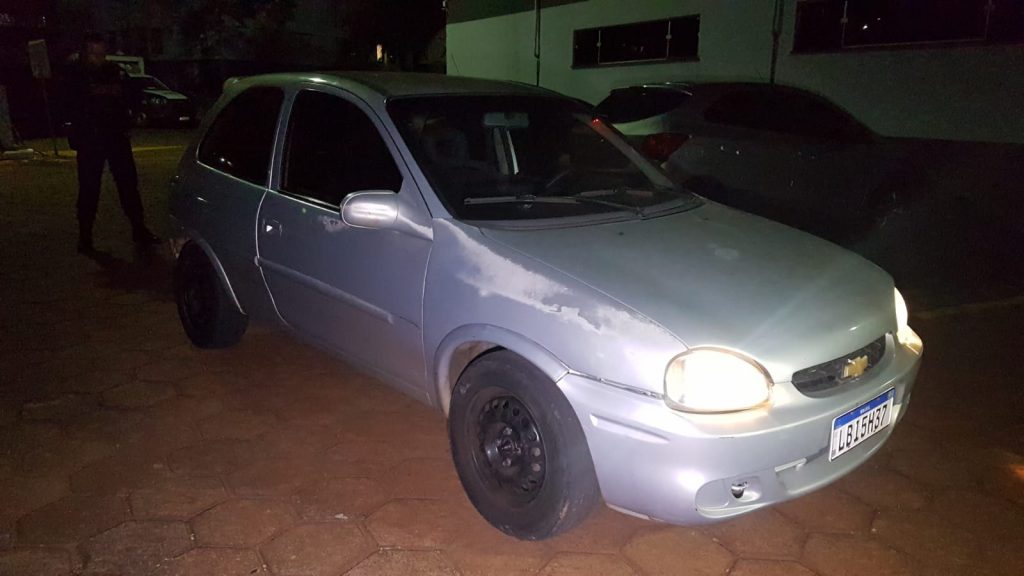 Corsa com alerta de furto é recuperado em Cascavel