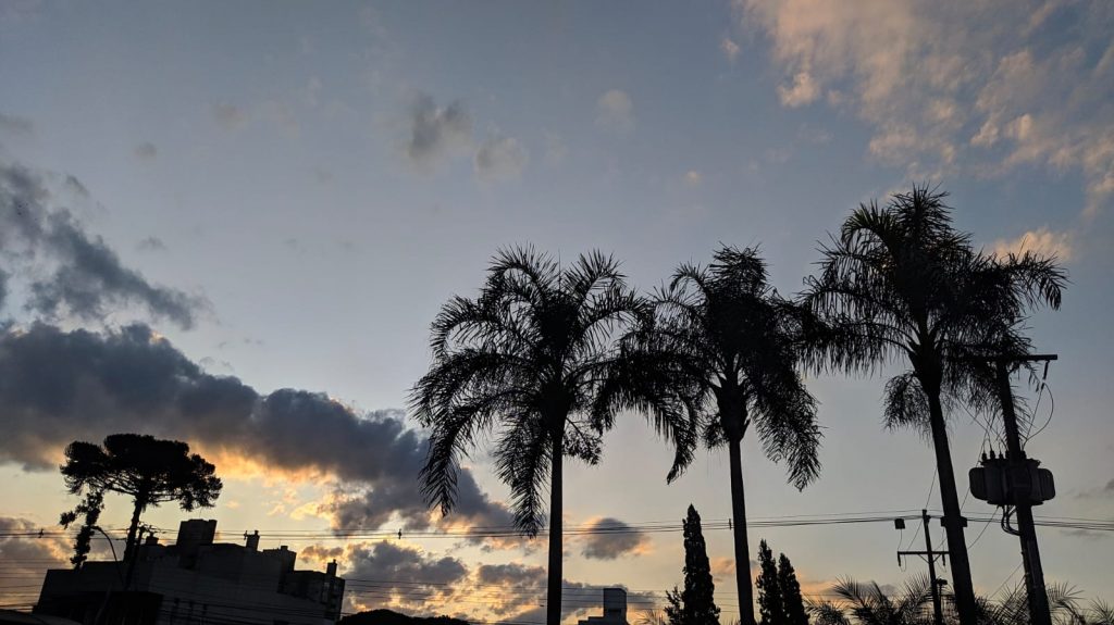 Sexta-feira será de temperaturas elevadas em Cascavel; sensação térmica pode passar dos 30 graus