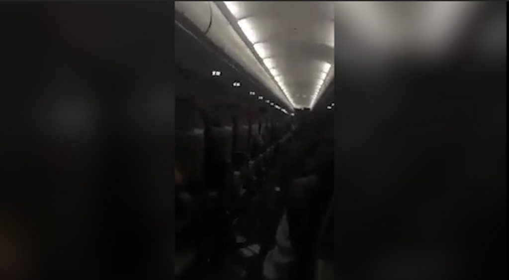 Susto: vídeo mostra desespero durante turbulência em avião desviado para Foz do Iguaçu