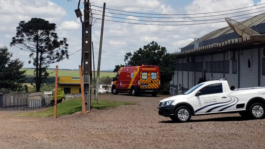 Homem fica ferido ao sofrer queda em empresa nas margens da BR-277, próximo ao Trevo Cataratas