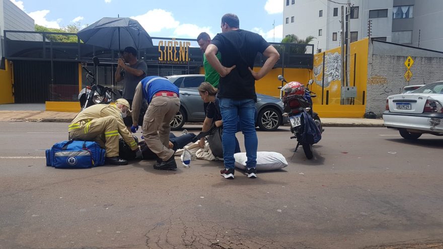 Motociclista sofre fratura no braço após acidente de trânsito no Centro