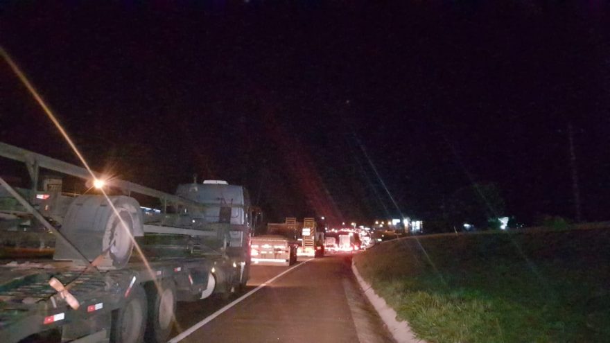 Motoristas relatam lentidão no fluxo de veículos no Trevo Cataratas