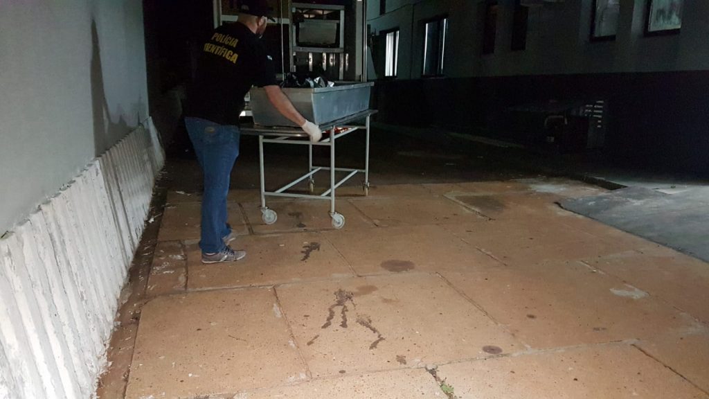 Homem morto a facada em Céu Azul chega ao IML de Cascavel
