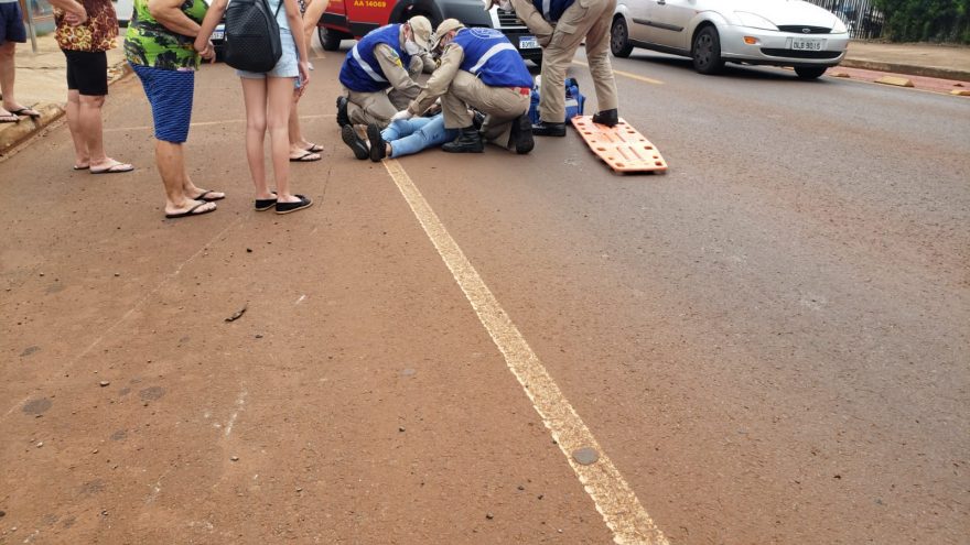 Motociclista fica ferida após desviar de cachorro no Bairro Santa Cruz