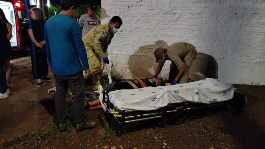 Motociclista fica gravemente ferido após se envolver em acidente no Bairro Country