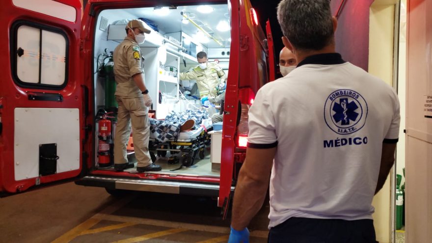 Homem fica em estado gravíssimo ao sofrer dois disparos de arma de fogo no rosto