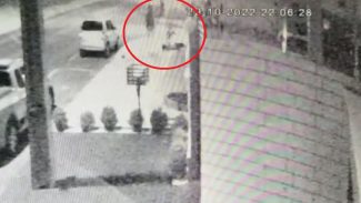 Câmera registra momento em que homem é baleado no rosto no Bairro Floresta