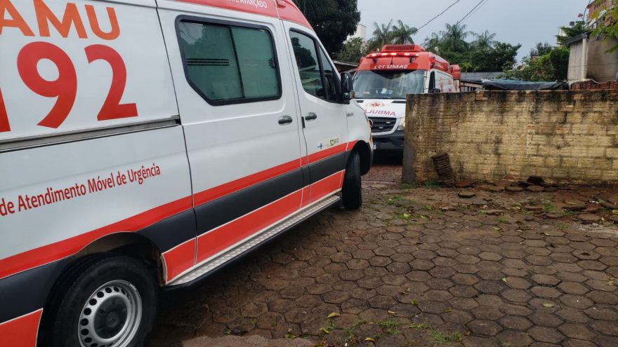 Jovem desacordado é socorrido por equipes do Samu na região central