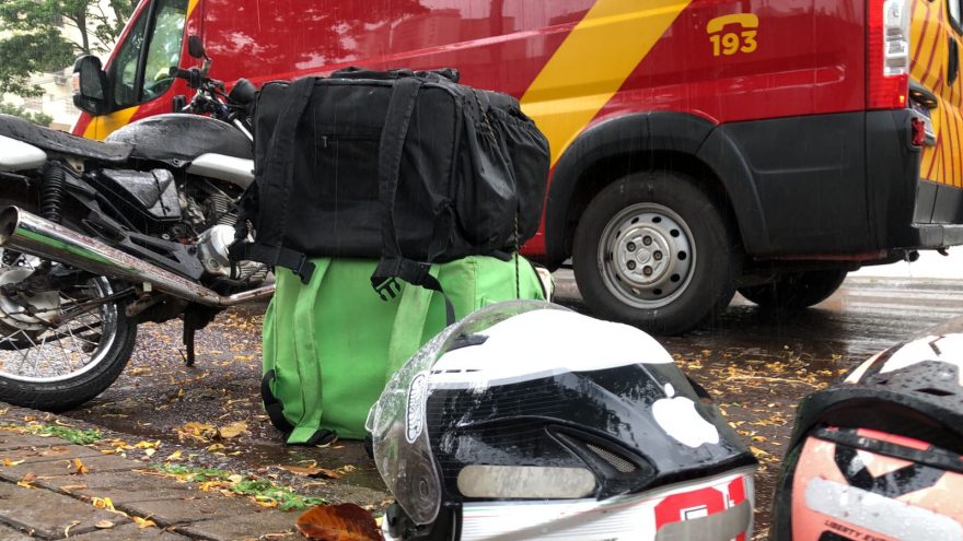 Colisão de trânsito é registrada no Centro; jovem ficou ferida