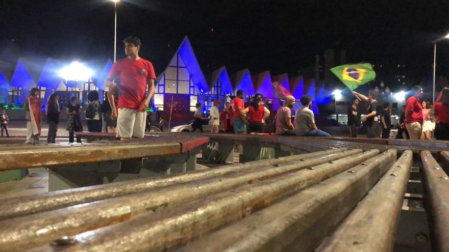 Cascavelenses comemoram vitória de Lula no Calçadão