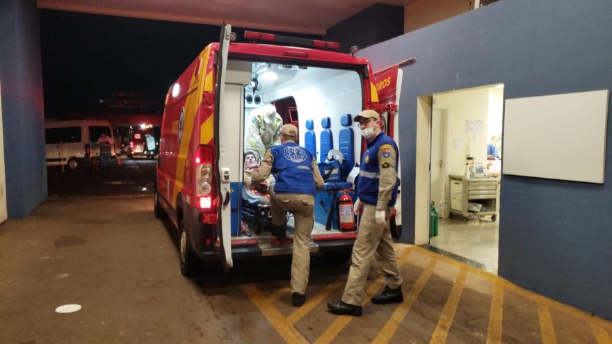 Com facada no peito, homem pede ajuda na Rodoviária e é encaminhado em estado grave ao Huop