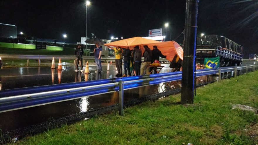 Bolsonaristas encerraram bloqueio no Trevo Cataratas perto das 06h