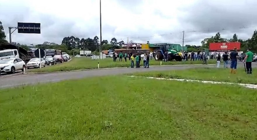 Confira a situação das rodovias interditadas no PR e SC