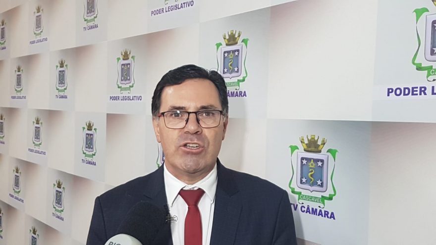 Câmara pede que Paranhos vete 13º salário e aumento do número de vereadores