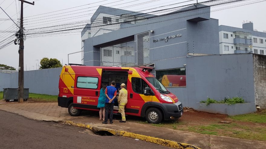 Jovem fica ferido após colisão entre carro e moto no Alto Alegre