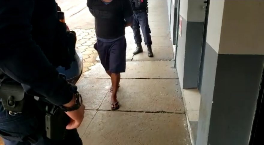 Homem é detido após ser flagrado furtando produtos em um supermercado no Bairro Pacaembu