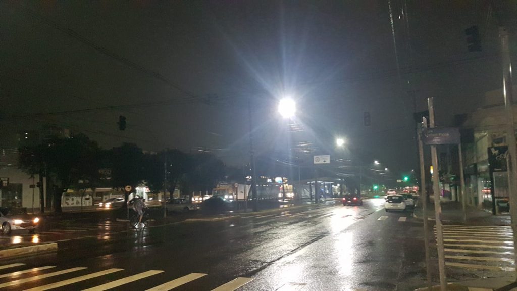 Semáforos da Avenida Brasil com Rua Rafael Picolli estão inoperantes