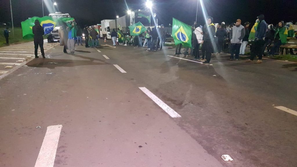 Justiça determina multa diária de R$ 10 mil para cada manifestante que participar de bloqueio de rodovias