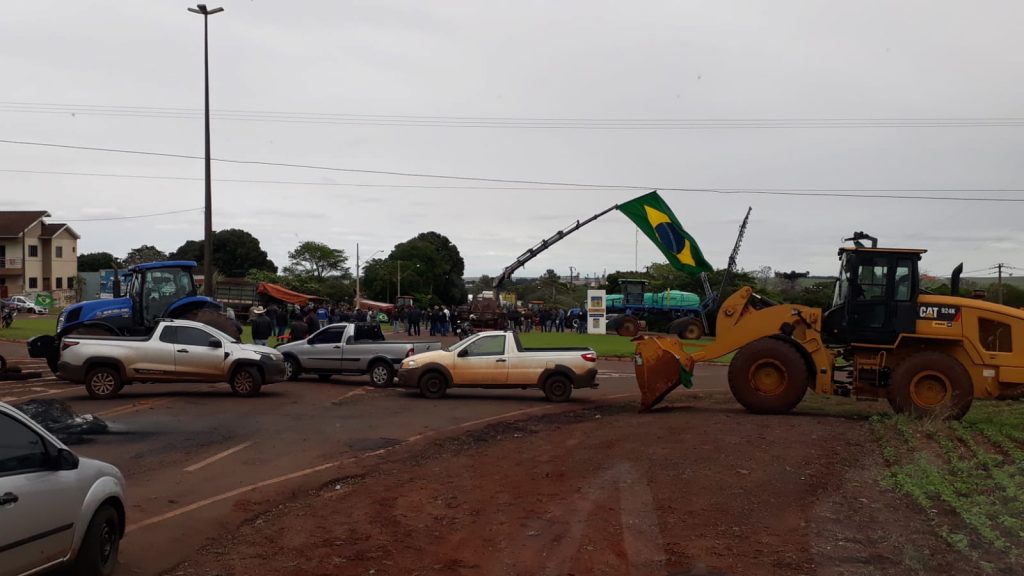 Trevo de Nova Aurora está fechado por manifestantes