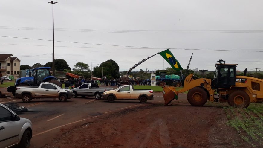Trevo de Nova Aurora está fechado por manifestantes