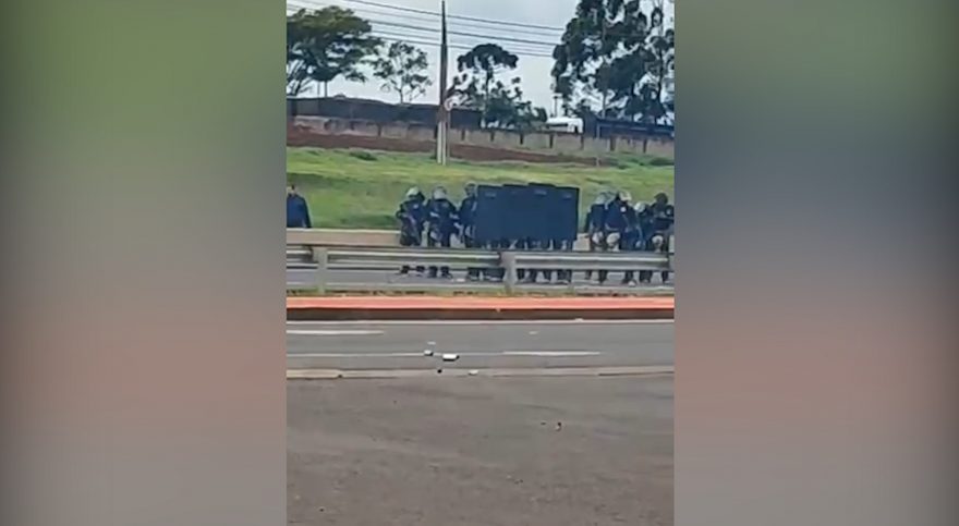 Vídeos mostram momento que PRF dispersa manifestantes com lançamento de bombas de gás