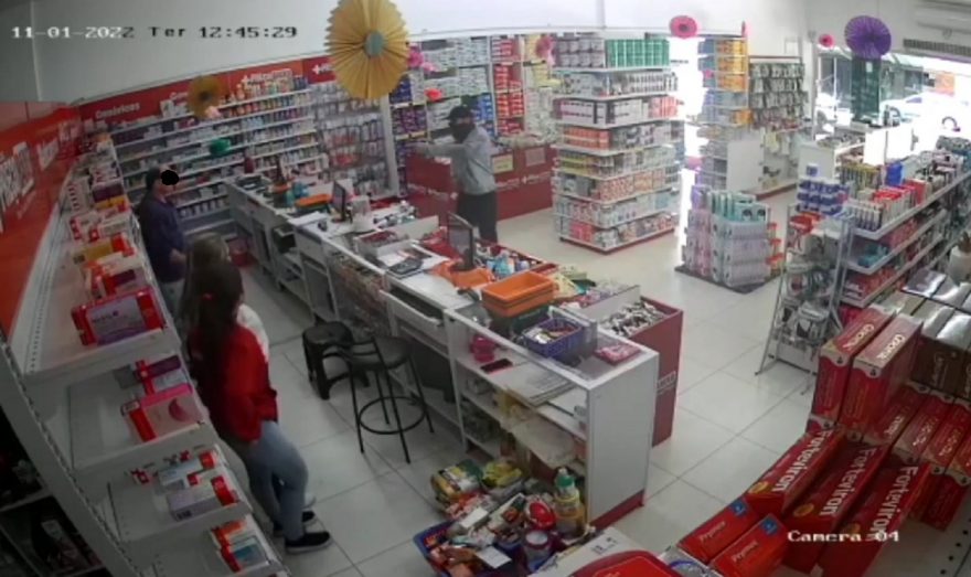 Vídeo registra assalto em farmácia de São Miguel do Iguaçu