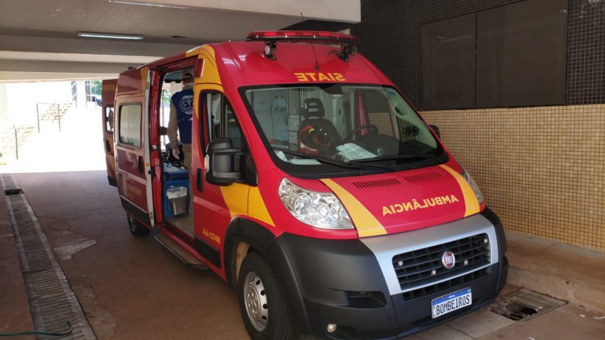 Jovem sofre queda de quatro metros enquanto pintava telhado de residência