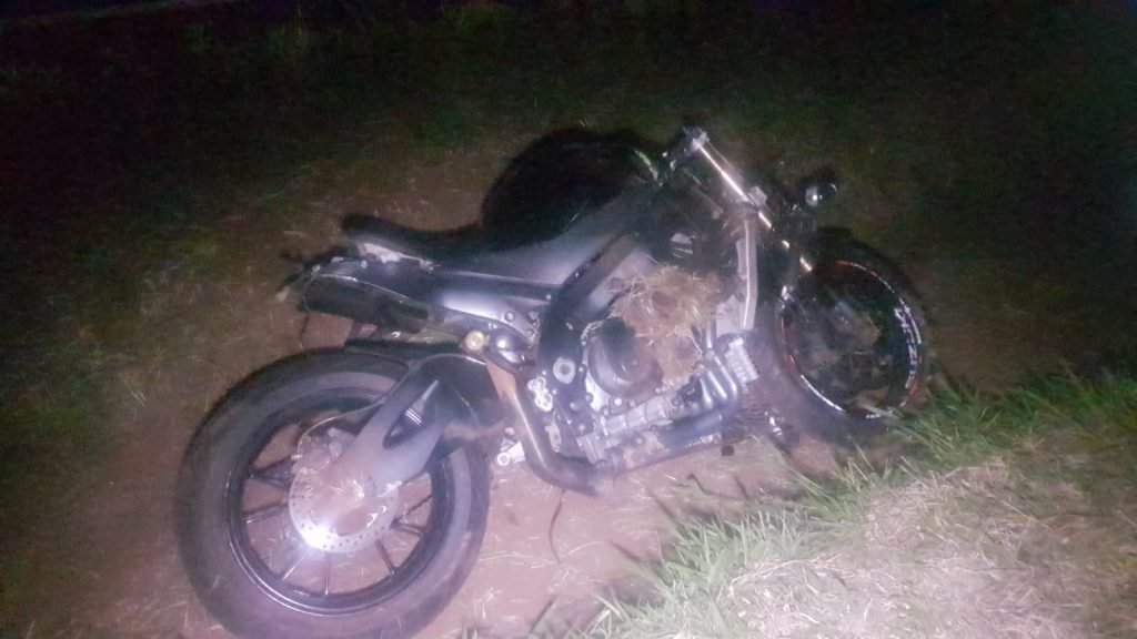 Motociclista fica ferido ao sofrer queda às margens da BR-277 no Santos Dumont