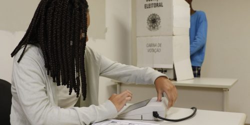 Mesários faltosos no 1° turno têm até hoje para justificar ausência Imagem referente a Mesários faltosos no 1° turno têm até hoje para justificar ausência