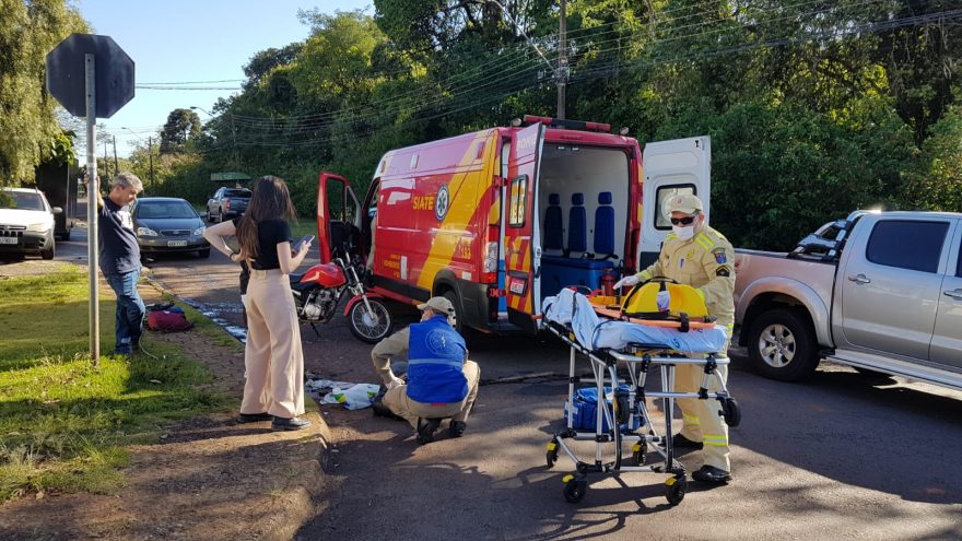 Motociclista fica ferida após acidente de trânsito no Bairro Neva