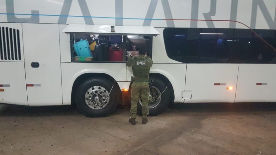 BPFron faz abordagens a ônibus em Cascavel