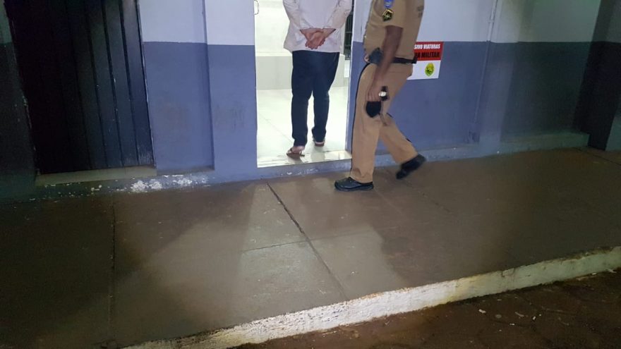 Homem é detido no Brasmadeira com mandado de prisão por corrupção de menores