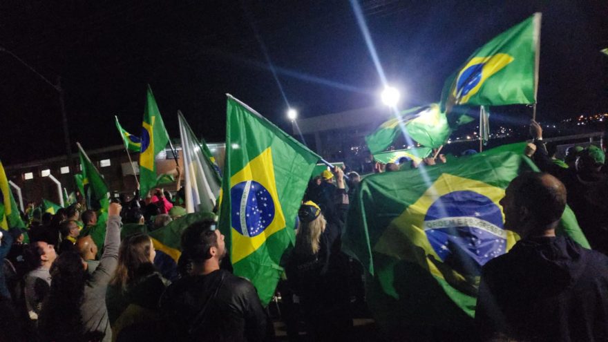 Manifestação Pró-Brasil segue firme em frente ao Exército