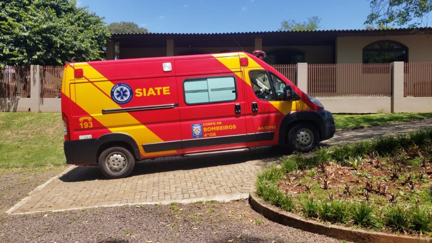 Gestante cai em piscina vazia e precisa de atendimento do Siate