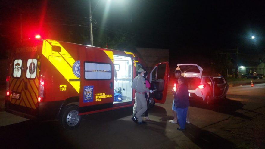 Colisão frontal entre carros arranca rodado de Táxi na Avenida Piquiri