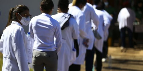Mais de 54 mil profissionais disputam vaga de residência pelo Enare Imagem referente a Mais de 54 mil profissionais disputam vaga de residência pelo Enare