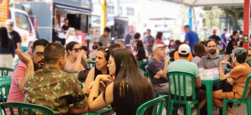 Feira do Teatro registra grande público neste domingo