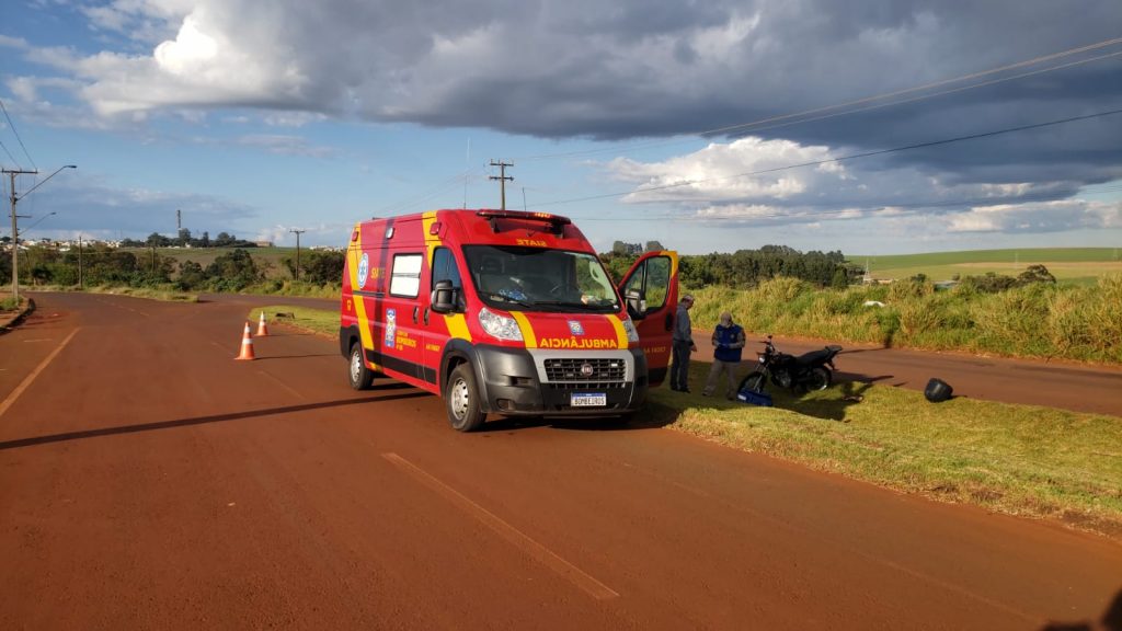 Motociclista sofre queda após pneu furar na PR-180, no loteamento Barcelona