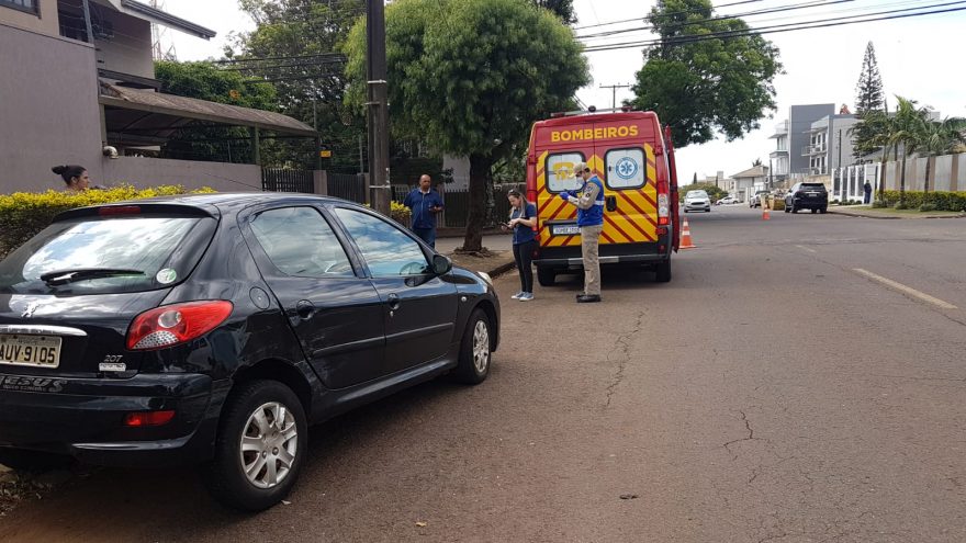 Toro e Peugeot se envolvem em colisão no Bairro Maria Luiza