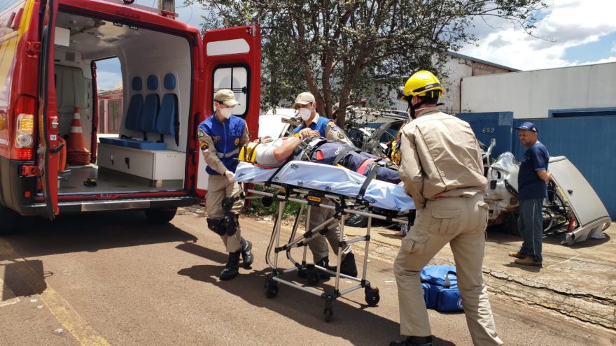 Trabalhador torce o pé após cair de escada no Bairro Claudete
