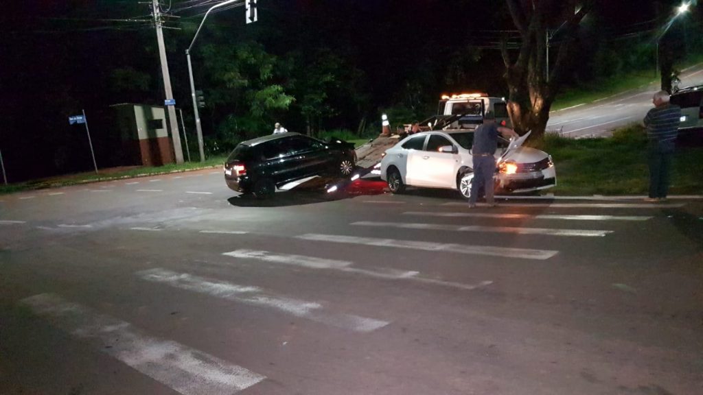 Forte colisão de trânsito é registrada no Centro