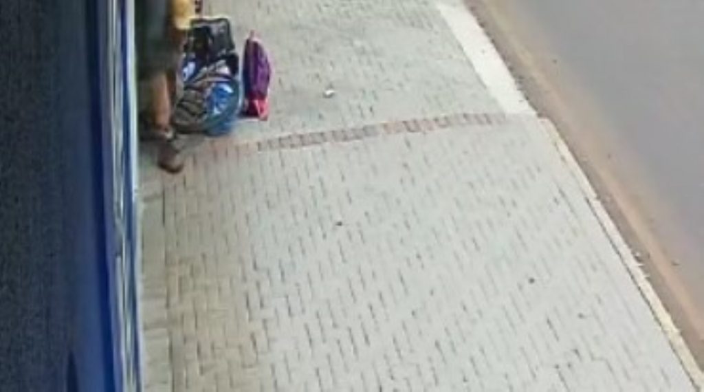 Veja: homem é flagrado furtando bicicleta no Centro