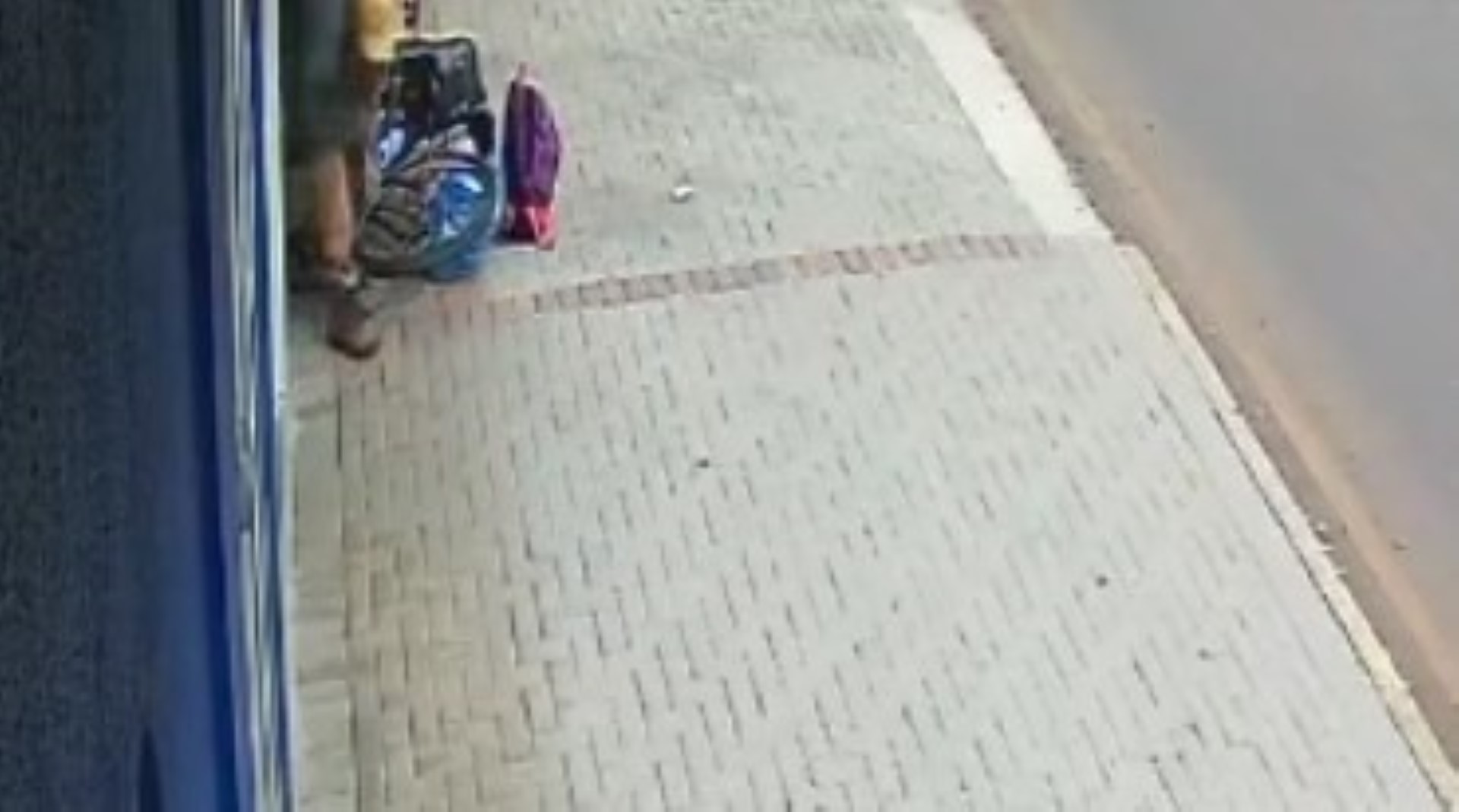 Veja Homem Flagrado Furtando Bicicleta No Centro Cgn O Maior Portal De Not Cias De