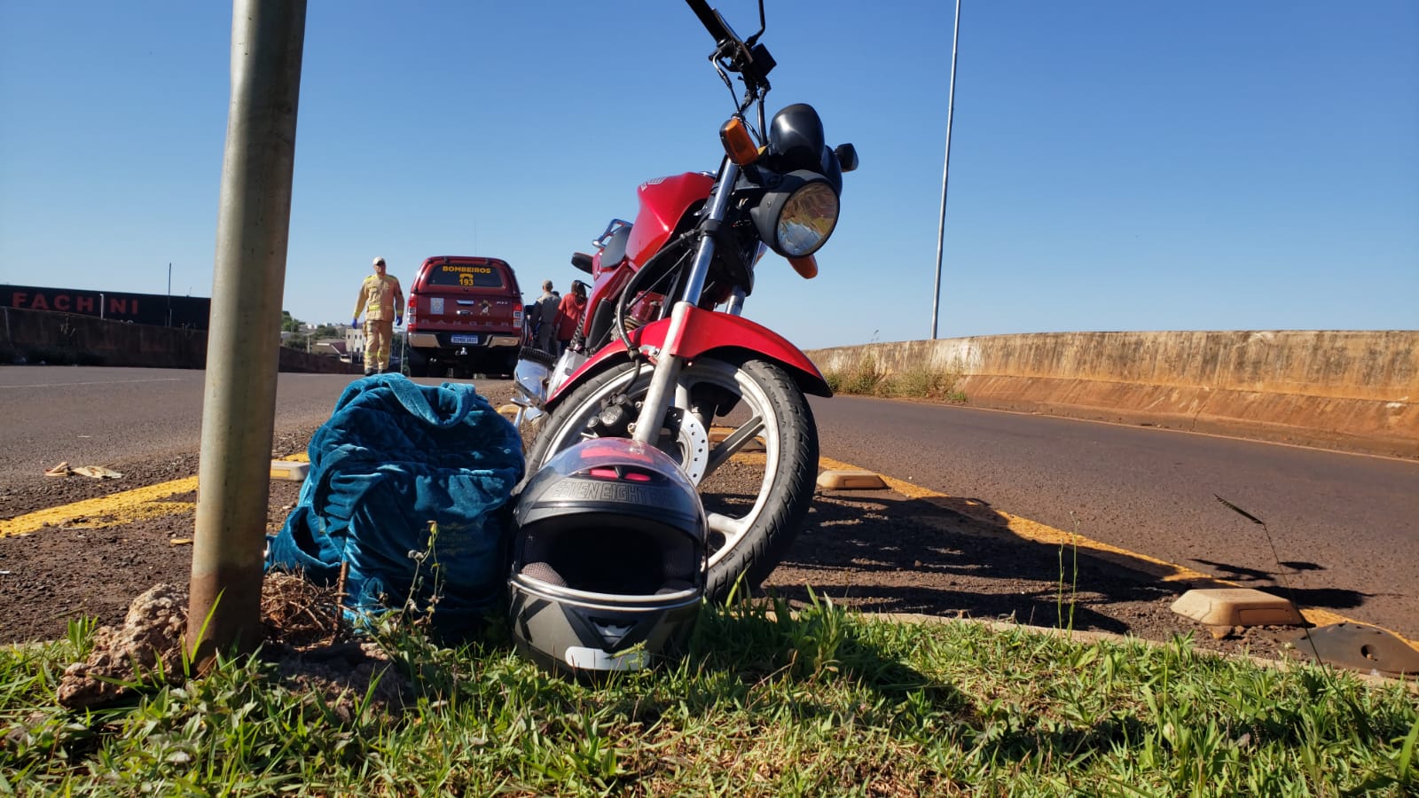 Acidente Entre Motocicleta E Automóvel Deixa Duas Pessoas Feridas No Viaduto Do Cascavel Velho Cgn 7110