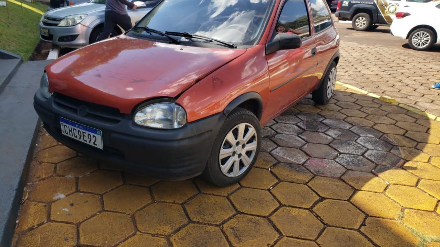 Corsa furtado foi recuperado no Bairro Sanga Funda