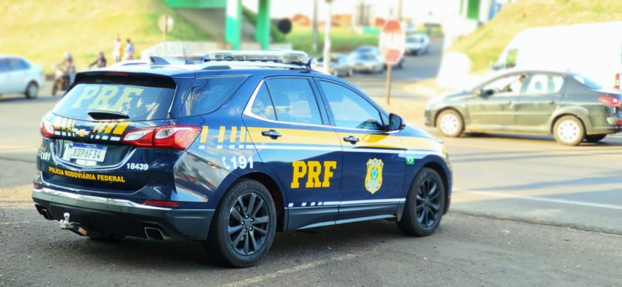 Polícia Rodoviária Federal realiza abordagens no Viaduto da Petrocon