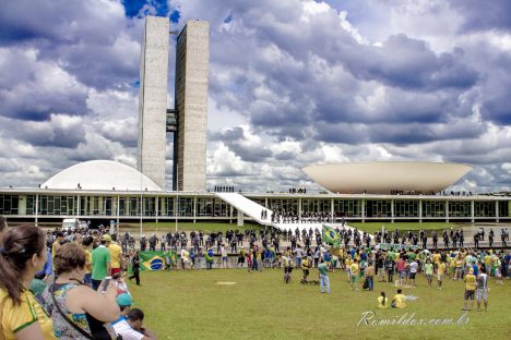 Procuradores dizem a Moraes que atos bolsonaristas são custeados por empresários Imagem referente a Procuradores dizem a Moraes que atos bolsonaristas são custeados por empresários