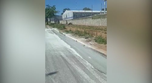 “Prefeitura vai aplicar multa em si mesma?”, questiona trabalhador diante de sujeira em obra de escola Imagem referente a “Prefeitura vai aplicar multa em si mesma?”, questiona trabalhador diante de sujeira em obra de escola