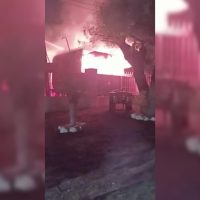 Imagem referente a Vídeo mostra trailer de lanches em chamas em Cascavel