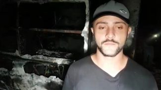 Durante o primeiro dia de trabalho, trailer de lanche pega fogo e homem pede ajuda